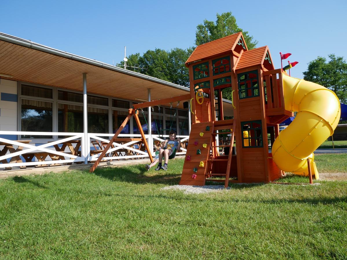 Camping Roznov Rožnov pod Radhoštěm Eksteriør bilde